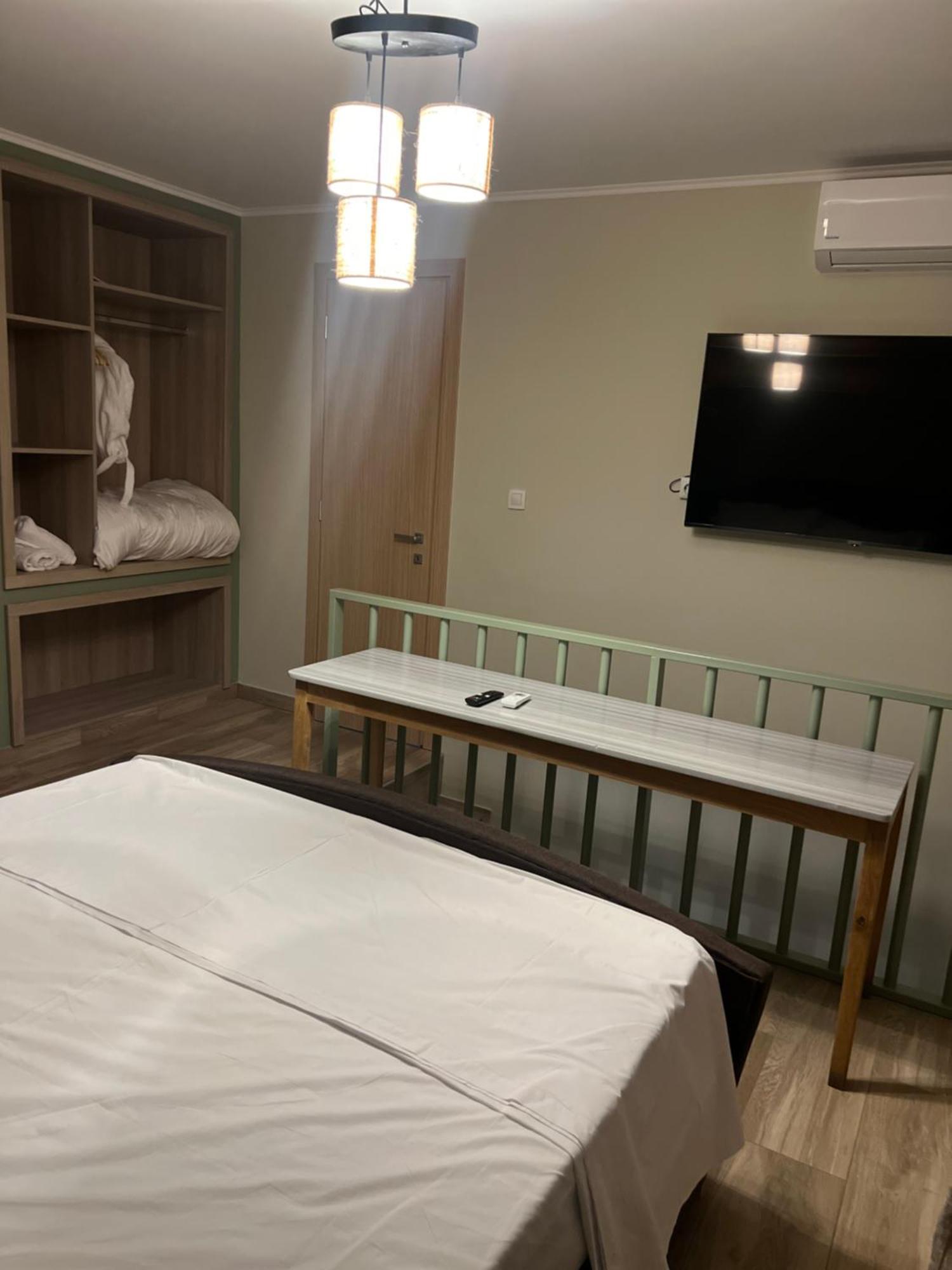 Apartment Drama's Nest *